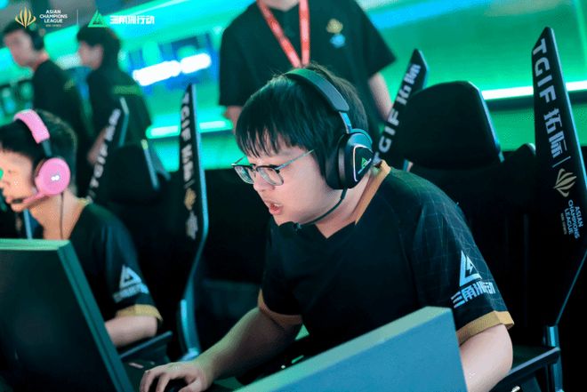 他曾多次展 他曾多次展